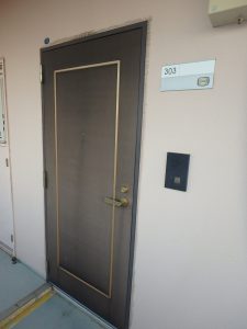 ヒルトップワレリ 303_玄関扉