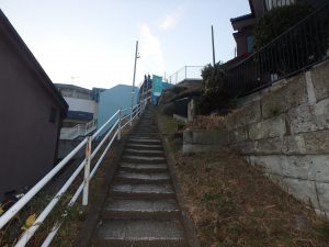ヒルトップワレリ_駅からのアプローチ03